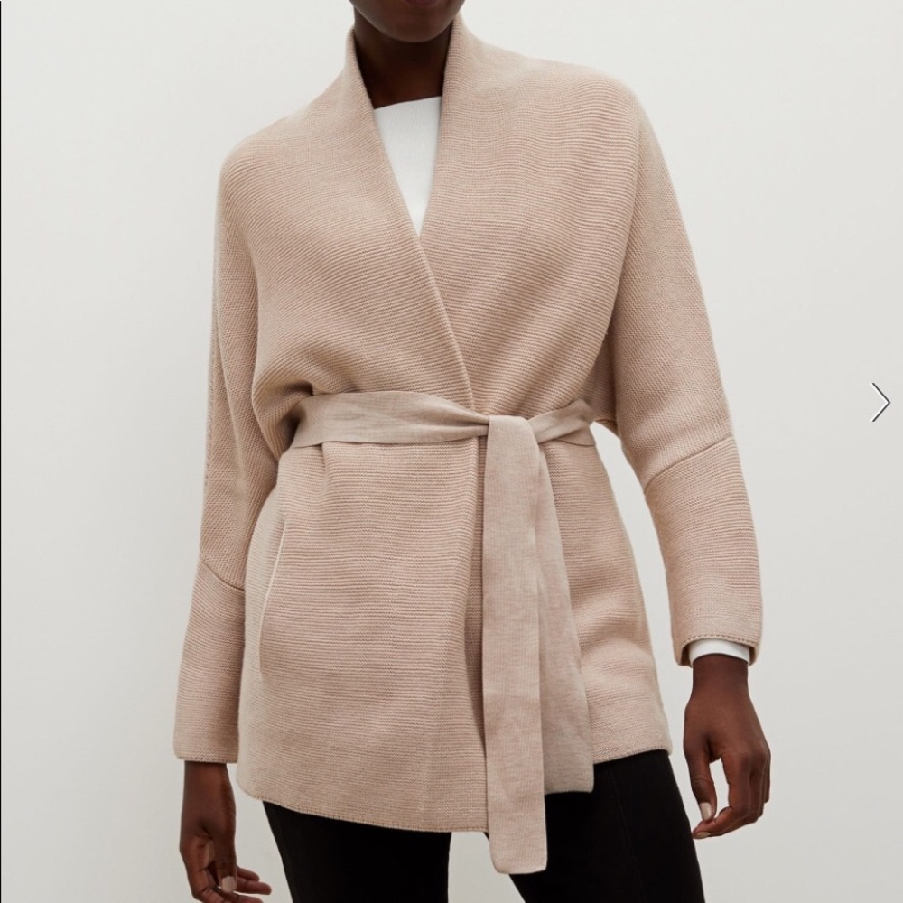 MM LaFleur Morandi Sweater size XS/S Almond color